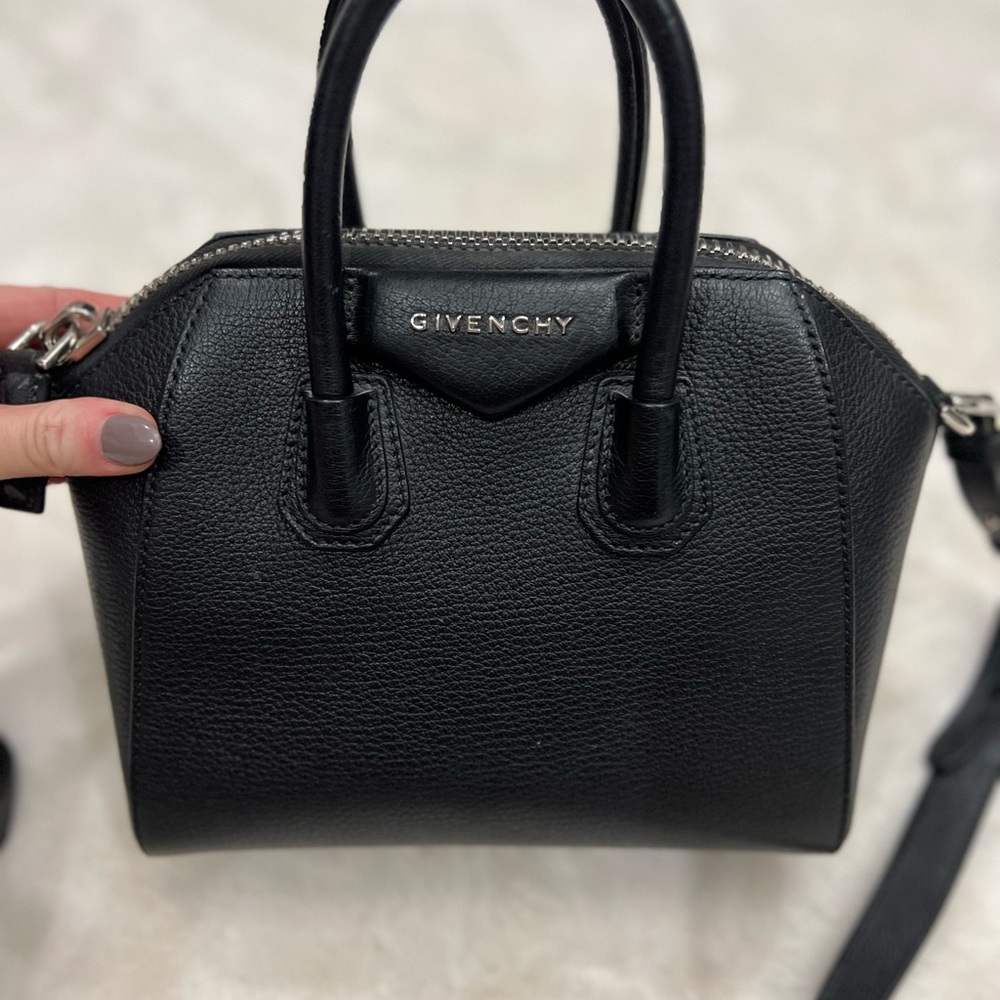 Mini Antigona Bag in grained leather. Like new.